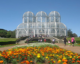 Imagem com vista de aérea da cidade de Curitiba