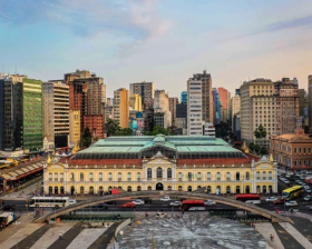 Imagem com vista de aérea da cidade de Porto Alegre
